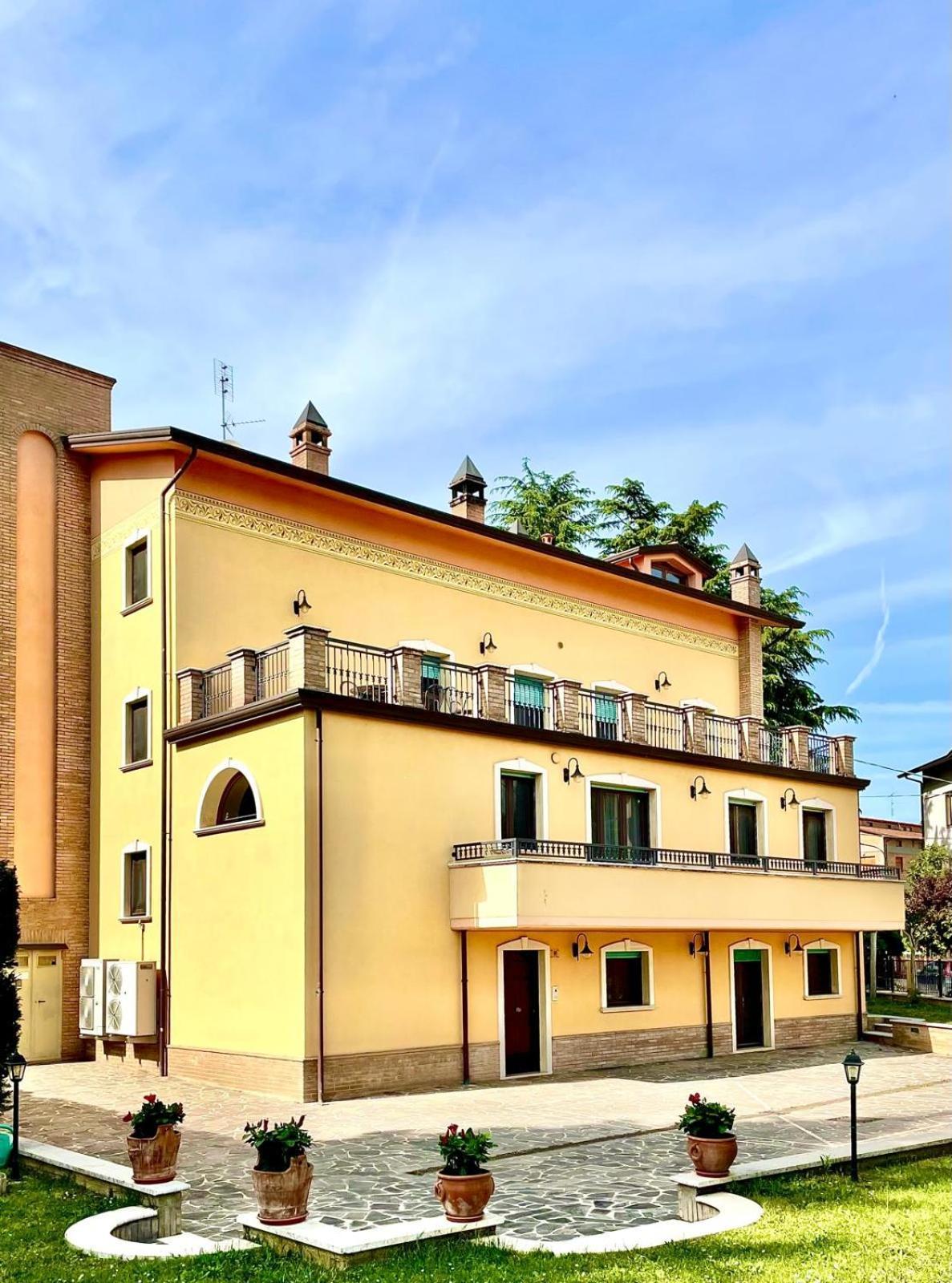 Villa Adige Luxury - M&M Holiday House Перуджа Екстериор снимка