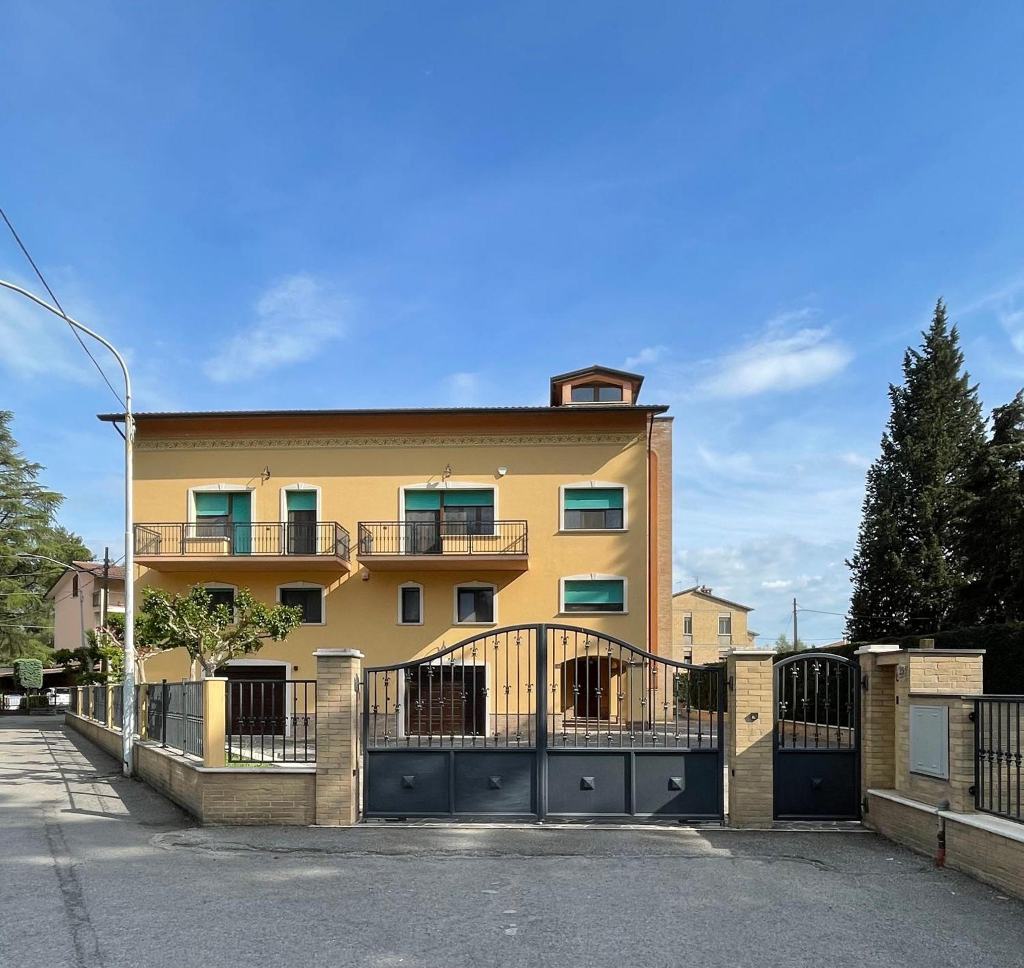 Villa Adige Luxury - M&M Holiday House Перуджа Екстериор снимка